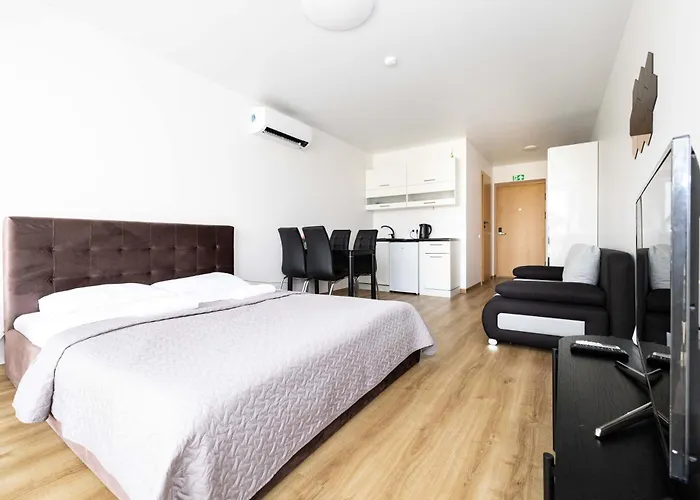 W/balcony @manosventove, By Cohost *