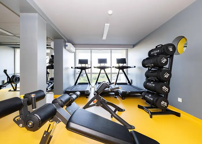 W/balcony @manosventove, By Cohost