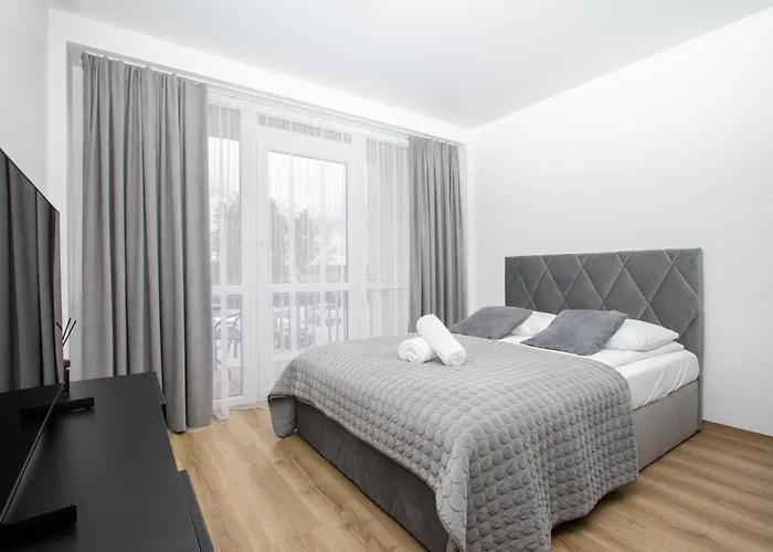 W/balcony @manosventove, By Cohost Паланга