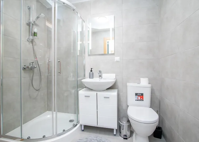 W/balcony @manosventove, By Cohost *