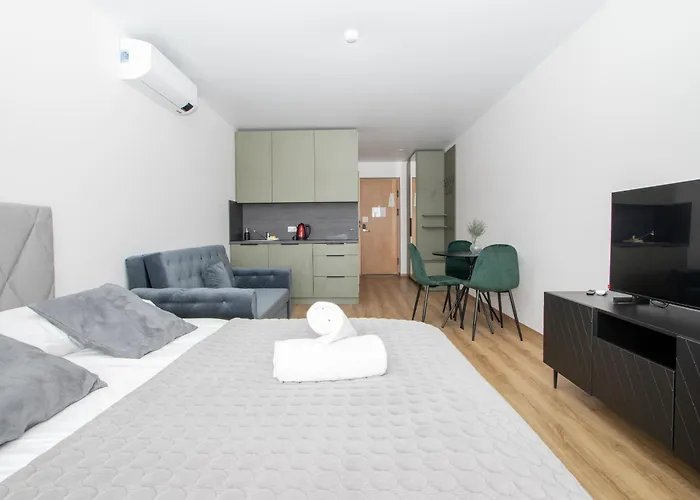 W/balcony @manosventove, By Cohost Апартаменти