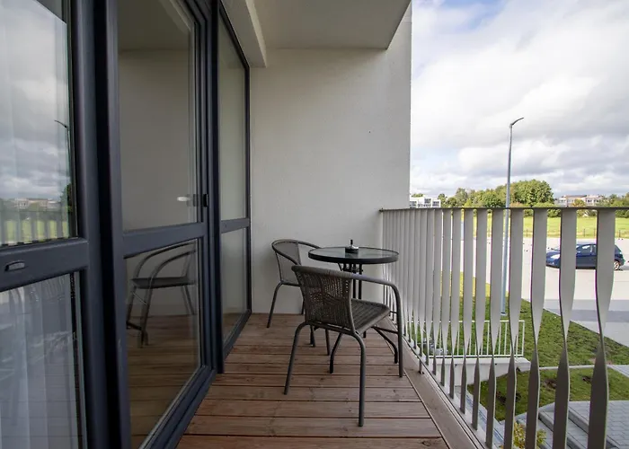 W/balcony @manosventove, By Cohost *